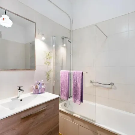 Cozy With Sea View - 70 M²