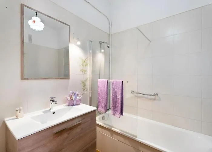 Cozy Apartment With Sea View - 70 M²