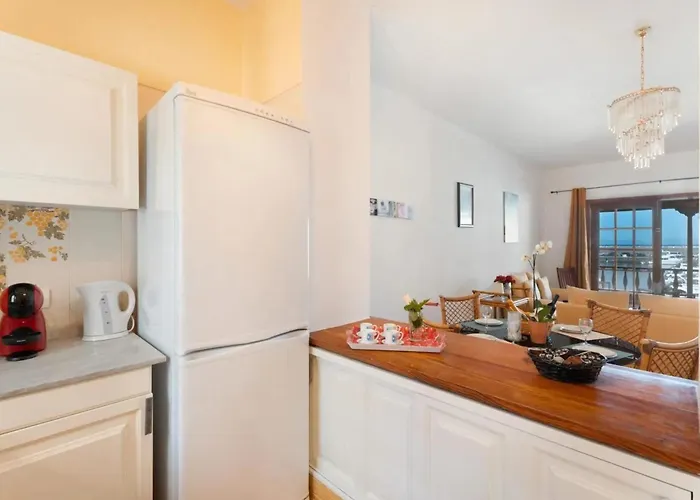 Cozy With Sea View - 70 M² *